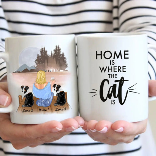 Mujer con perro, gato y bebida - Taza personalizada