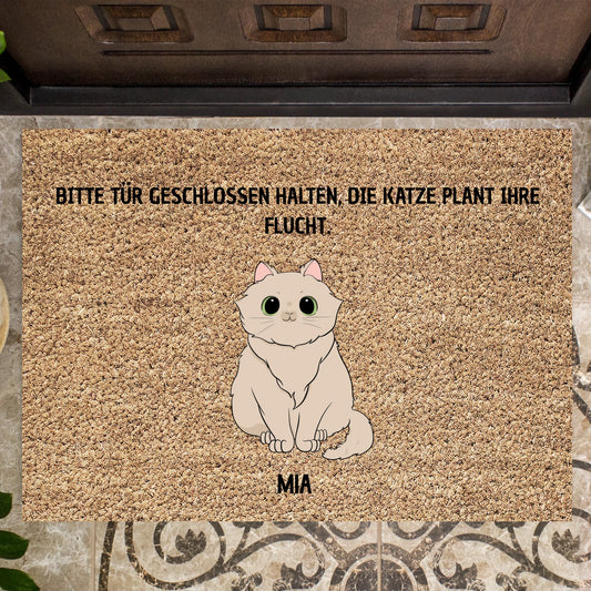 Katze plant ihre Flucht - Personalisierte Fußmatte mit Haustier (1-5 Katzen)