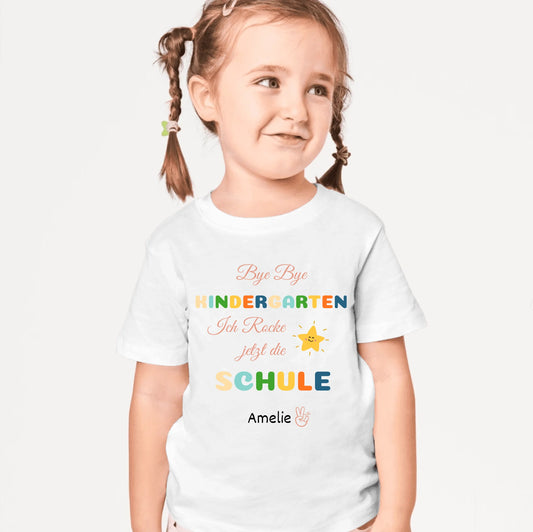 Bye bye Kindergarten, ich rocke jetzt die Schule - Personalisiertes T-Shirt für Kinder zur Einschulung (100% Baumwolle)