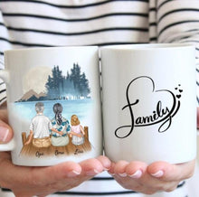 Cargar imagen en el visor de la galería, Abuelos con su nieto/a - Taza Personalizada (2-4 personas)
