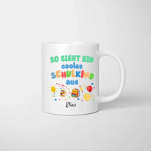 Cargar imagen en el visor de la galería, So sieht ein cooles Schulkind aus - Personalisierte Tasse zur Einschulung
