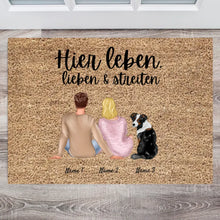 Cargar imagen en el visor de la galería, Pärchen mit Haustier - Personalisierte Familien Fußmatte (Paar mit Hund oder Katze)
