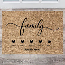 Cargar imagen en el visor de la galería, Familie Herzchen - Personalisierte Familien Fußmatte (2-8 Personen, Kinder &amp; Hunde, Katzen)
