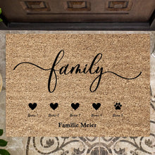Cargar imagen en el visor de la galería, Familie Herzchen - Personalisierte Familien Fußmatte (2-8 Personen, Kinder &amp; Hunde, Katzen)

