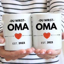 Cargar imagen en el visor de la galería, Du wirst Oma/ Opa - Personalisierte Tasse zur Verkündung, Überraschung
