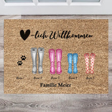Cargar imagen en el visor de la galería, Herzlich Willkommen Gummistiefel - Personalisierte Fußmatte für innen &amp; aussen(2-8 Personen, Kinder, Babys &amp; Haustiere)
