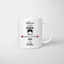 Cargar imagen en el visor de la galería, Cooler Gamer PAPA - Personalisierte Tasse für Väter (mit 1-4 Kinder)
