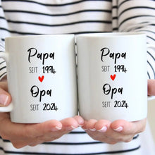 Cargar imagen en el visor de la galería, Vom Papa zum Opa - Personalisierte Tasse zur Verkündung (Papa seit, Opa seit, Jahreszahlen)
