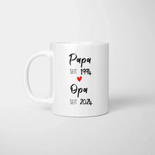 Cargar imagen en el visor de la galería, Vom Papa zum Opa - Personalisierte Tasse zur Verkündung (Papa seit, Opa seit, Jahreszahlen)
