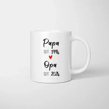 Cargar imagen en el visor de la galería, Vom Papa zum Opa - Personalisierte Tasse zur Verkündung (Papa seit, Opa seit, Jahreszahlen)
