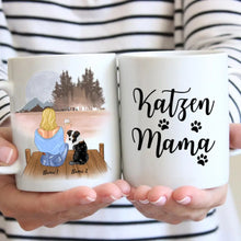 Cargar imagen en el visor de la galería, Katzenmama - Personalisierte Tasse (Frau mit Katze oder Hund, Muttertag)
