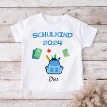 Cargar imagen en el visor de la galería, Schulkind 2024 - Personalisiertes T-Shirt für Kinder zur Einschulung (100% Baumwolle)
