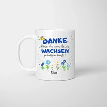 Cargar imagen en el visor de la galería, Danke, dass du mir beim wachsen geholfen hast - Personalisierte Tasse, Abschiedsgeschenk, Erzieher, Kindergarten, Schule, Lehrer, Tagesmutter
