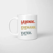 Cargar imagen en el visor de la galería, Papa, Legende seit - Personalisierte Tasse für Väter, Großväter (Vater seit, Opa seit, Jahreszahlen)
