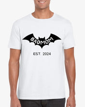 Cargar imagen en el visor de la galería, Badmom (Dadman) seit 2024 - Personalisiertes T-Shirt für werdende Mütter, Ankündigung Geburt/ Schwangerschaft 100% Baumwolle
