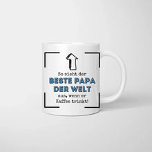 Cargar imagen en el visor de la galería, So sieht der beste Papa der Welt aus, wenn er Kaffee trinkt! - Personalisierte Tasse für Väter (mit 1-4 Kinder)
