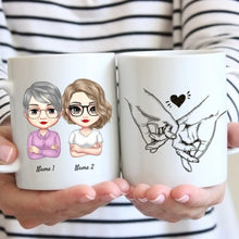 Cargar imagen en el visor de la galería, Mamá e hijas Chibi - Taza personalizada (2-3 mujeres)
