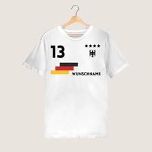 Cargar imagen en el visor de la galería, Fußball EM 2024 Deutschland Trikot - Personalisiertes T-Shirt für Fußball-Fans (100% Baumwolle, Unisex)
