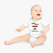 Cargar imagen en el visor de la galería, Meine Erste EM - Personalisierter Baby-Onesie/ Strampler, 100% Bio-Baumwolle Body
