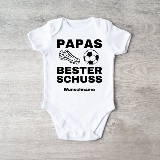 Papas bester Schuss - Personalisierter Baby-Onesie/ Strampler, 100% Bio-Baumwolle, Fußball Fan Body