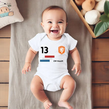 Cargar imagen en el visor de la galería, 2024 Voetbal EM Nederland - Gepersonaliseerde baby romper, shirt met aanpasbare naam en rugnummer, 100% biologisch katoenen baby romper
