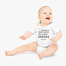 Cargar imagen en el visor de la galería, Ich kann es kaum erwarten dich zu sehen MAMA - Personalisierter Baby-Onesie/ Strampler, Geburt MAMA, PAPA, OMA, OPA, 100% Bio-Baumwolle Body
