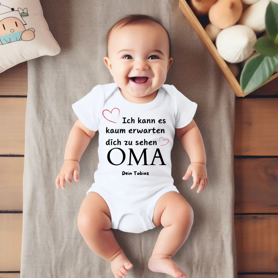 Ich kann es kaum erwarten dich zu sehen OMA - Personalisierter Baby-Onesie/ Strampler, Geburt MAMA, PAPA, OMA, OPA, 100% Bio-Baumwolle Body