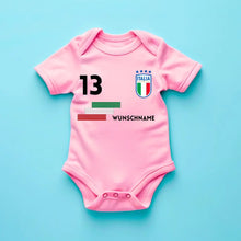 Cargar imagen en el visor de la galería, 2024 Fussball EM Italien - Personalisierter Baby-Onesie/ Strampler, Trikot mit anpassbarem Namen und Trikotnummer, 100% Bio-Baumwolle Baby Body
