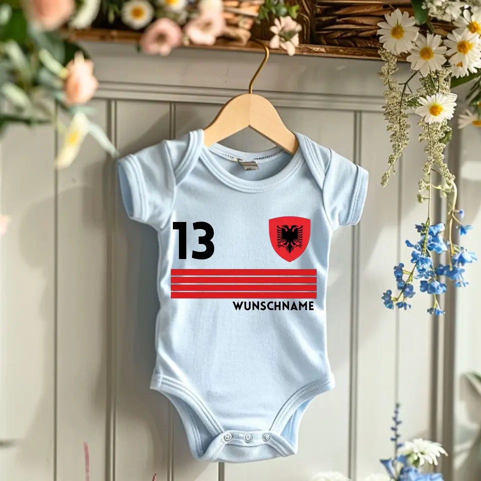 Fussball Albanien - Personalisierter Baby-Onesie/ Strampler, Trikot mit anpassbarem Namen und Trikotnummer, 100% Bio-Baumwolle Baby Body