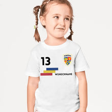 Cargar imagen en el visor de la galería, EM Rumänien Kinder-Trikot - Personalisiertes T-Shirt für Kinder, Fußball EM 2024(100% Baumwolle, individuelle Nummer &amp; Wunschname)
