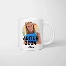 Cargar imagen en el visor de la galería, Abschluss Foto Tasse 2024 - Eigenes Bild hochladen, Personalisierte Tasse Abitur, Studium, Bachelor, Master, Ausbildung, Realschule, Examen
