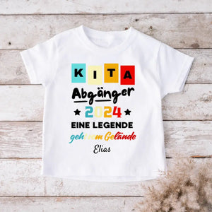 Kita Abgänger 2024, Eine Legende geht vom Gelände - Personalisiertes T-Shirt Kinder, Schüler, Einschulung (100% Baumwolle)