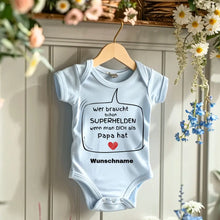 Cargar imagen en el visor de la galería, Superhelden Papa - Personalisierter Baby-Onesie/ Strampler, 100% Bio-Baumwolle
