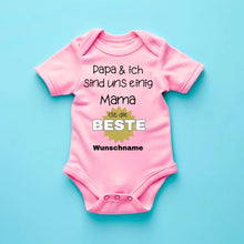 Cargar imagen en el visor de la galería, Mama ist die Beste - Personalisierter Baby-Onesie/ Strampler, 100% Bio-Baumwolle
