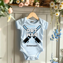 Cargar imagen en el visor de la galería, Dat Was - Gepersonaliseerde baby onesie, baby body 100% biologisch katoen
