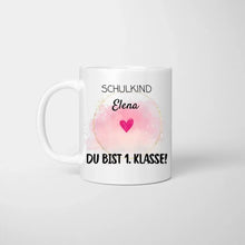 Cargar imagen en el visor de la galería, Schulkind Tasse personalisiert - Du bist 1. Klasse!
