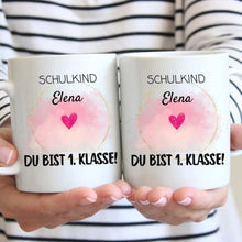 Cargar imagen en el visor de la galería, Schulkind Tasse personalisiert - Du bist 1. Klasse!
