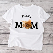 Cargar imagen en el visor de la galería, Haustier Mama - Personalisiertes T-Shirt mit Foto von deinem Fellfreund (Eigenes Bild hochladen)
