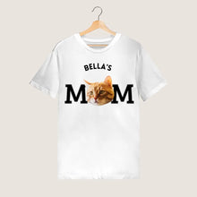 Cargar imagen en el visor de la galería, Haustier Mama - Personalisiertes T-Shirt mit Foto von deinem Fellfreund (Eigenes Bild hochladen)
