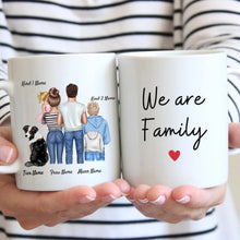 Cargar imagen en el visor de la galería, Personalisierte Tasse für die ganze Familie &quot;We are Family&quot; (1-4 Kinder + Haustiere)
