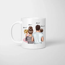 Cargar imagen en el visor de la galería, Eltern mit Kindern - Personalisierte Tasse (1-4 Kinder), Geschenkidee Familie
