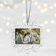 Cargar imagen en el visor de la galería, Personalisierte Pärchen Christbaum-Schneeflocke - Eigenes Foto, Geschenk Partner Weihnachten
