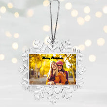 Cargar imagen en el visor de la galería, Personalisierte Freundinnen Christbaum-Schneeflocke - Eigenes Foto, Geschenk Freunde Weihnachten
