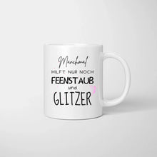 Cargar imagen en el visor de la galería, Manchmal hilft nur noch FEENSTAUB &amp; GLITZER - Personalisierte Tasse Freundinnen &amp; Kolleginnen (2-4 Personen)
