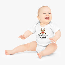 Cargar imagen en el visor de la galería, Merry Christmas Baby - Personalisierter Baby-Onesie/ Strampler zu Weihnachten, 100% Bio-Baumwolle
