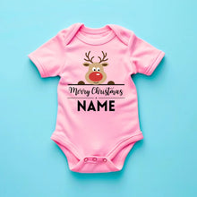 Cargar imagen en el visor de la galería, Merry Christmas Baby - Personalisierter Baby-Onesie/ Strampler zu Weihnachten, 100% Bio-Baumwolle
