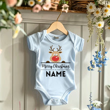 Cargar imagen en el visor de la galería, Merry Christmas Baby - Personalisierter Baby-Onesie/ Strampler zu Weihnachten, 100% Bio-Baumwolle
