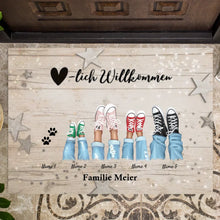 Cargar imagen en el visor de la galería, Herzlich Willkommen - Personalisierte Weihnachtszeit Fußmatte Familie (2-8 Personen &amp; Haustiere)
