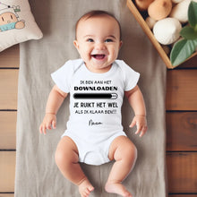 Cargar imagen en el visor de la galería, IK BEN AAN HET Downloaden - Gepersonaliseerde baby onesie/ romper voor Kerstmis, 100% biologisch katoen copy
