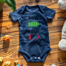 Cargar imagen en el visor de la galería, Ik: veel energie, ouders: weinig energie - Gepersonaliseerde baby onesie/ romper voor Kerstmis, 100% biologisch katoen
